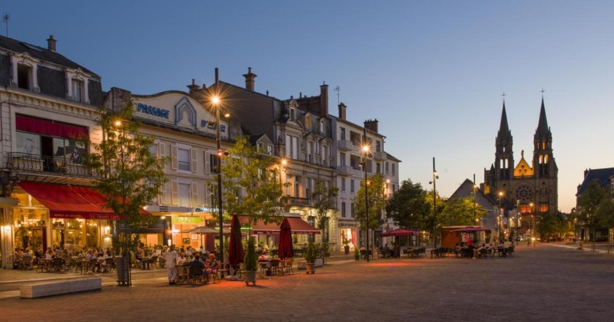 Апартаменты T3 Moulins Avec Garage Proche Gare Экстерьер фото